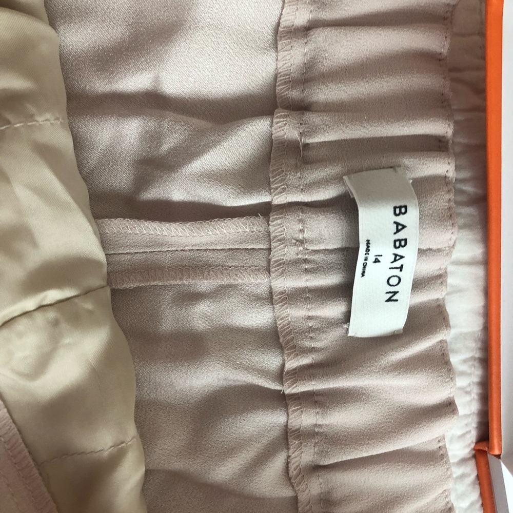 Aritzia, Babaton Tan Flowy Shorts